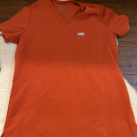 FIGS rust colored set - Picture 9 of 10